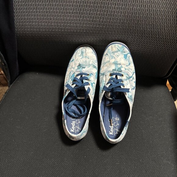 Seller photo, Poshmark